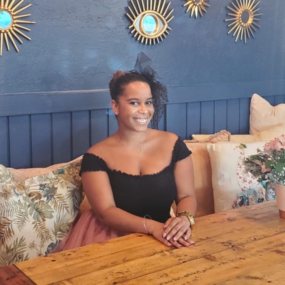 Meet your Posher, Yindra